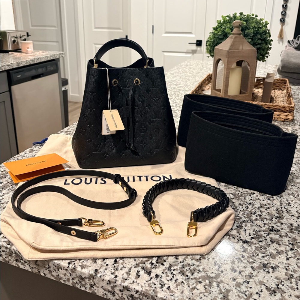 Louis Vuitton Neo Noe MM Black Empreinte Leather Bucket Bag